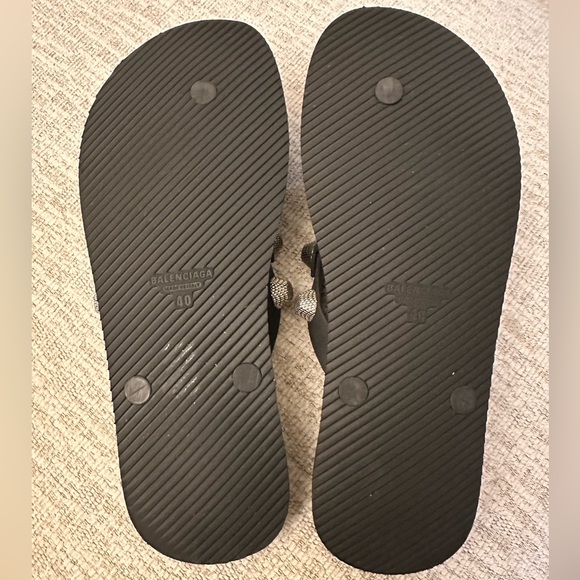 Balenciaga Cagole studded flip flops almost new great condition! - Picture 7 of 7